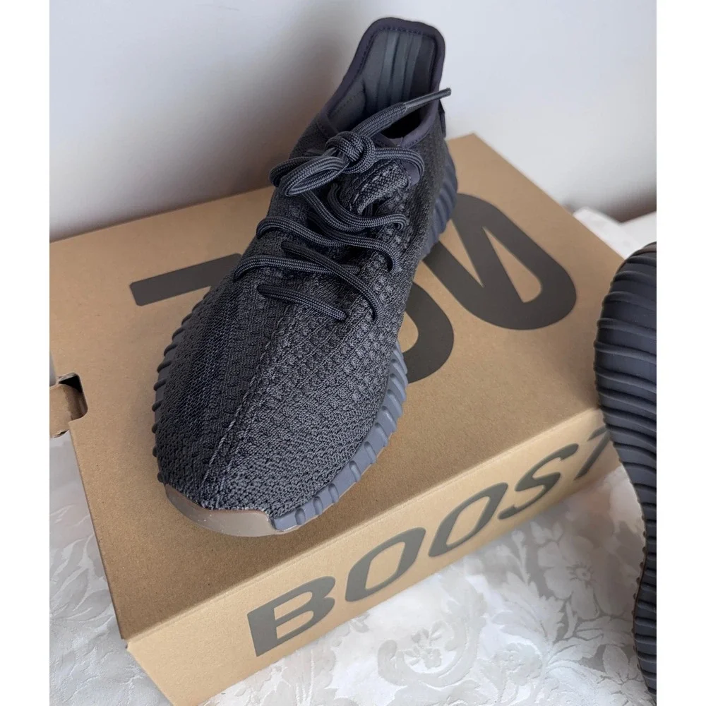 Adidas Yeezy Boost 350 V2 Cinder Charcoal Black Gum FY2903 Mens 9